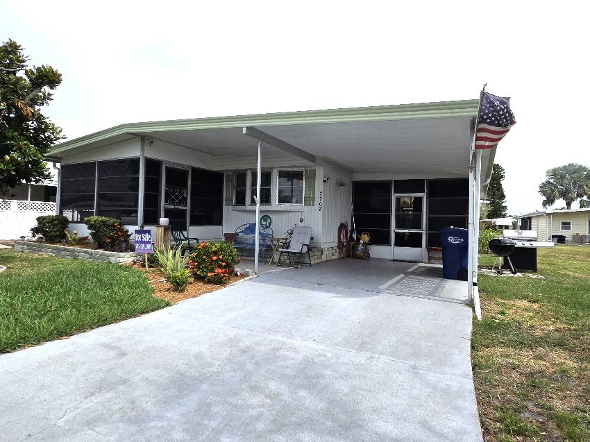 Ellenton, FL Mobile Home for Sale located at 7708 Laurel Way Colony Cove