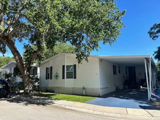 Clearwater, FL Mobile Home for Sale located at 15777 Bolesta Road #21 Shady Lane Oaks