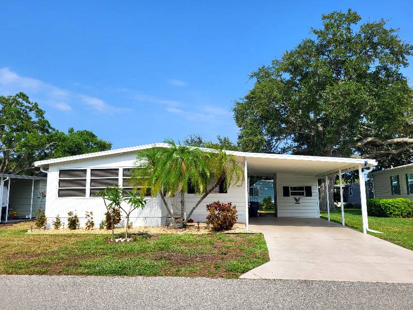 Sarasota, FL Mobile Home for Sale located at 5415 Whitehaven Lane Camelot Lakes Village