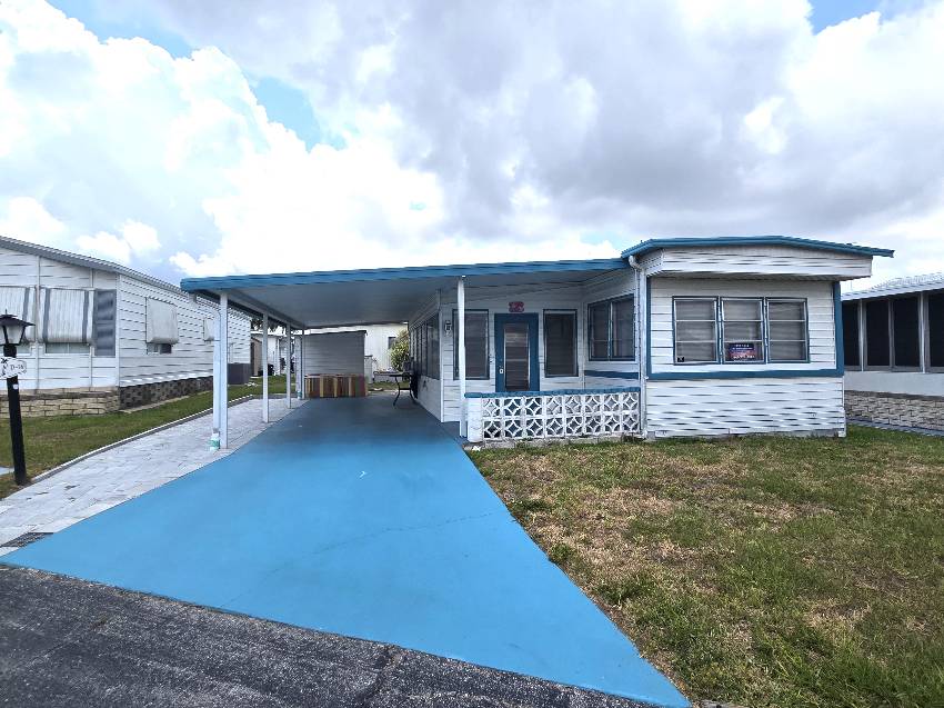 Bradenton, FL Mobile Home for Sale located at 508 44th Ave E D14 Village On The Greens