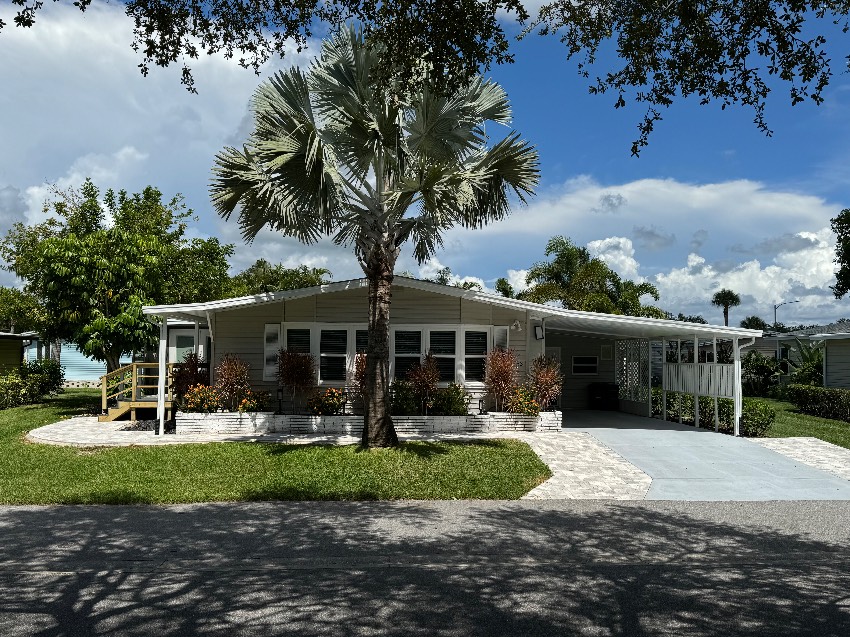 Sarasota, FL Mobile Home for Sale located at 5453 Aylesbury Lane Camelot East Village