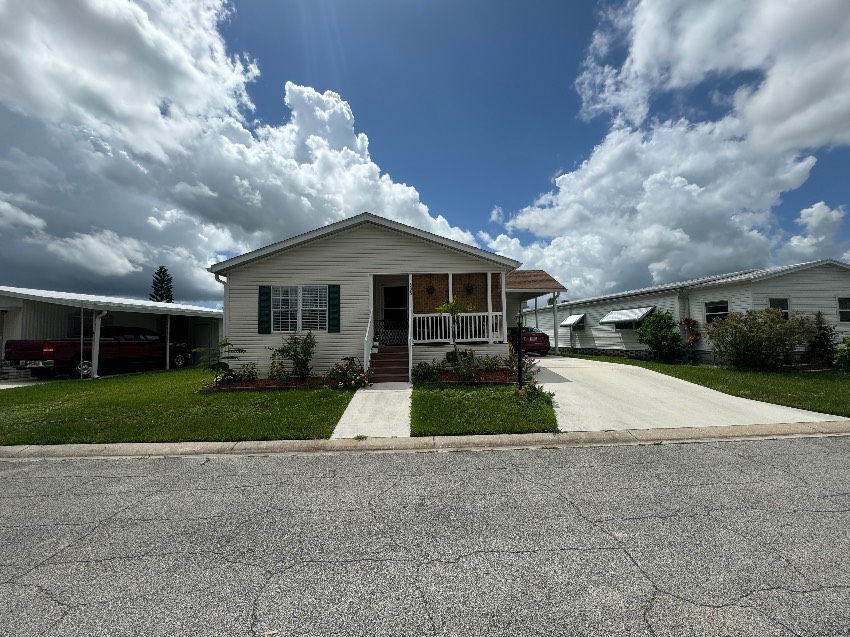 Vero Beach, FL Mobile Home for Sale located at 8775 20th Street Lot 605 Country Side