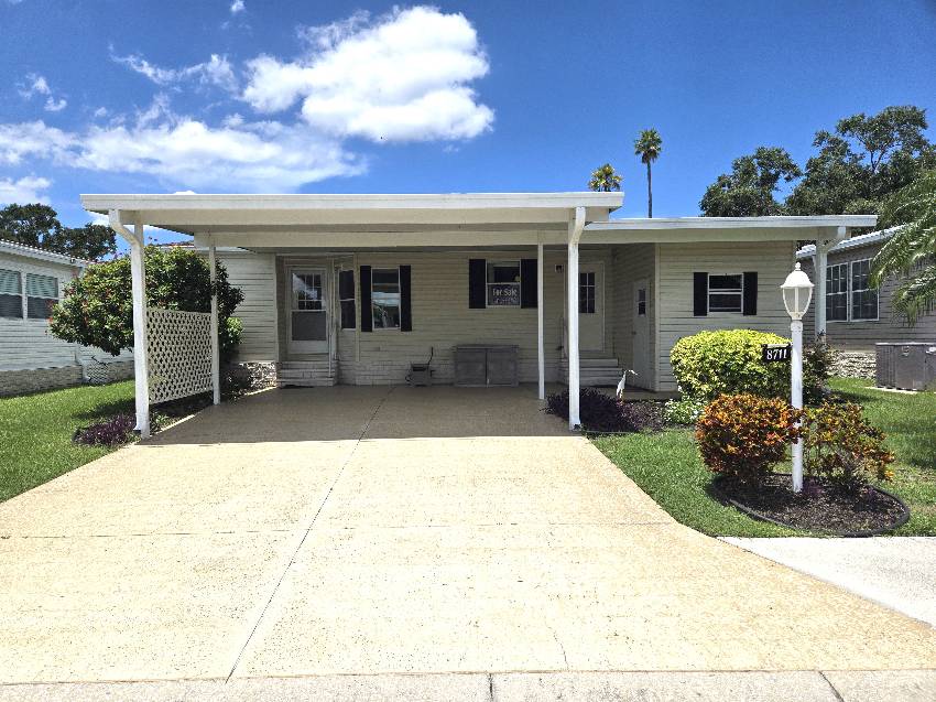 Palmetto, FL Mobile Home for Sale located at 8711 26th Ave E Sun Key Village