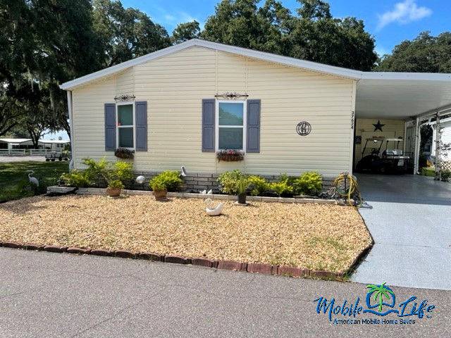 Zephyrhills, FL Mobile Home for Sale located at 37624 Oak Ridge Ln Tropical Acre Estates