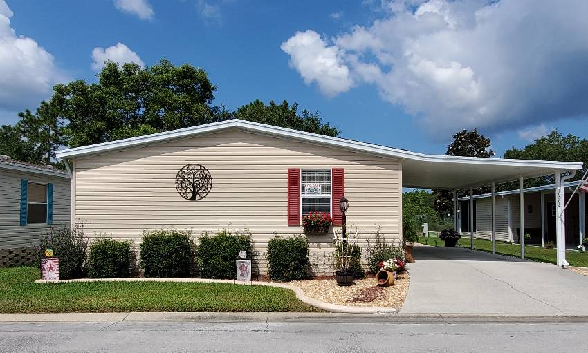 Homosassa, FL Mobile Home for Sale located at 10302 S Amesbury Dr Walden Woods