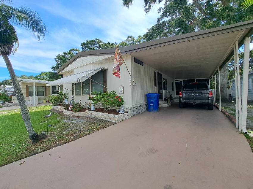 Clearwater, FL Mobile Home for Sale located at 15777 Bolesta Rd. #10 Shady Lane Oaks