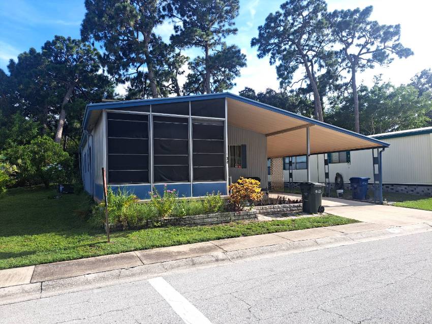 Clearwater, FL Mobile Home for Sale located at 15777 Bolesta Rd. #32 Shady Lane Oaks