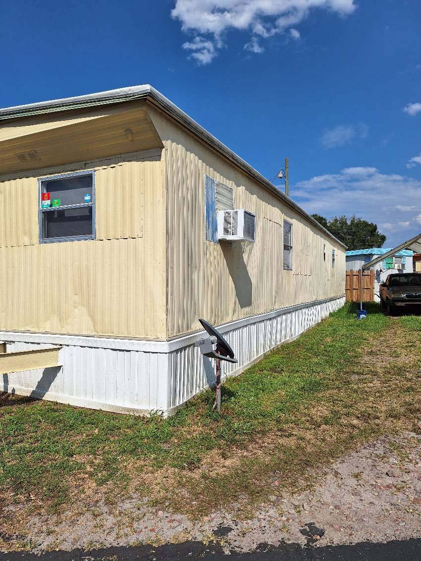 Auburndale, FL Mobile Home for Sale located at 9 Walton Way Florida Palms Estates