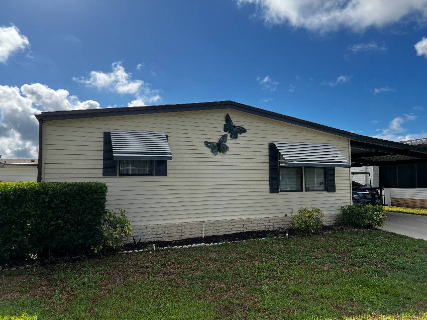 Winter Haven, FL Mobile Home for Sale located at 374 Putter Circle Swiss Golf & Tennis