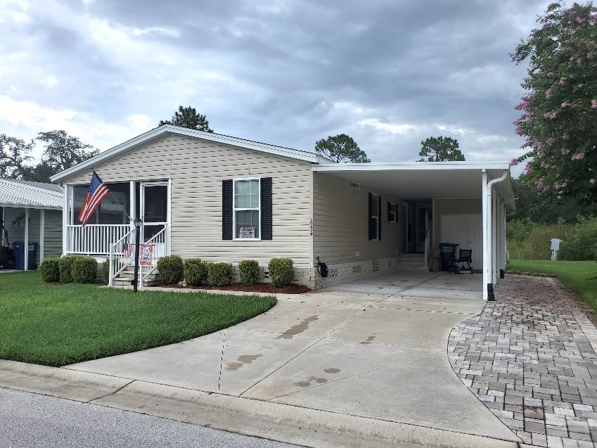 Homosassa, FL Mobile Home for Sale located at 10629 S Sterlingshire Terrace Walden Woods South