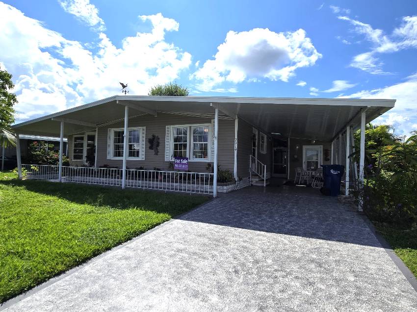 Ellenton, FL Mobile Home for Sale located at 7919 Lakeshore Dr Colony Cove