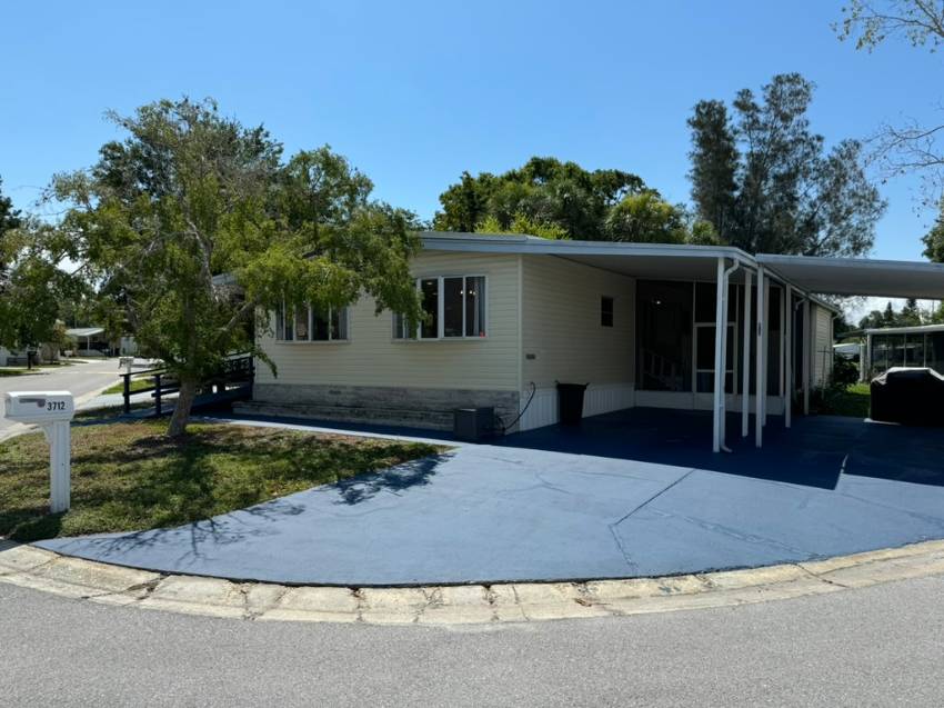 Tampa, FL Mobile Home for Sale located at 3712 Yardarm Dr. 