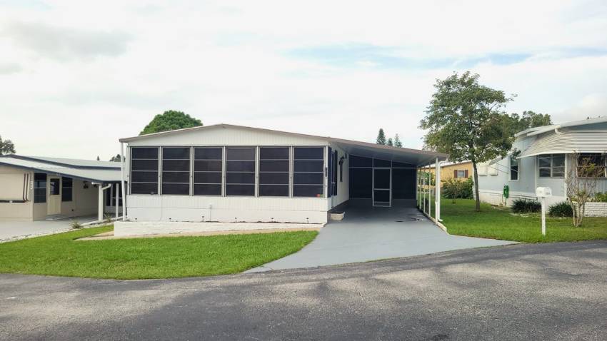 Dundee, FL Mobile Home for Sale located at 104 Baywood Drive Dell Lake Village