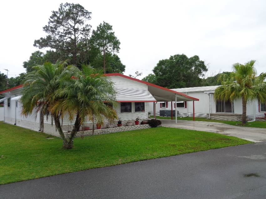 Lakeland, FL Mobile Home for Sale located at 131 Joyce Place Twin Palms