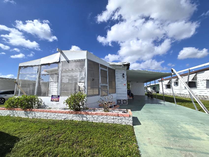 Bradenton, FL Mobile Home for Sale located at 253 Coconut St Terra Palms