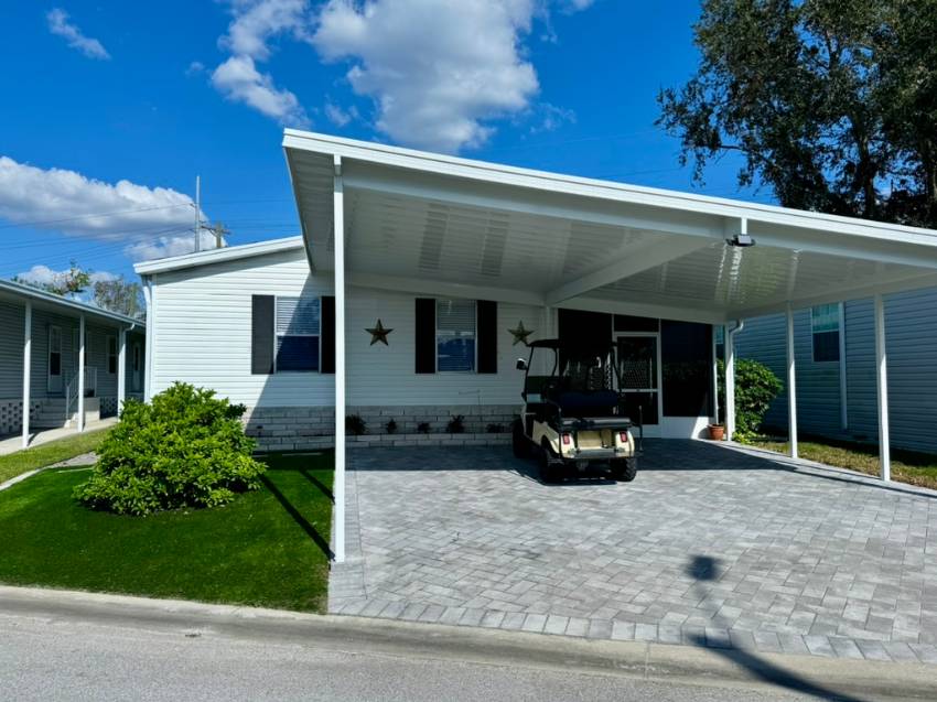 Tampa, FL Mobile Home for Sale located at 6222 Compass Ln Winward Lakes