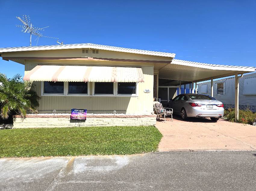 Palmetto, FL Mobile Home for Sale located at 30 Kingsport Ave Coach House