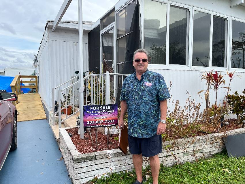 Venice, FL Mobile Home for Sale located at 977 Trinadad E Bay Indies