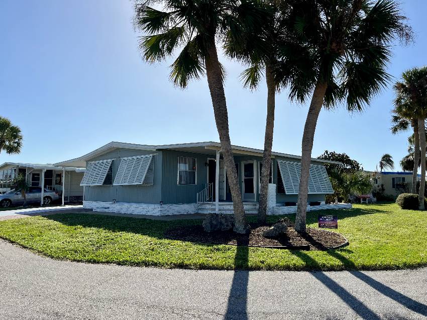 Venice, FL Mobile Home for Sale located at 948 Roseau E Bay Indies