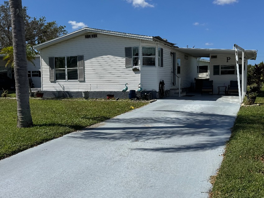 Sarasota, FL Mobile Home for Sale located at 5314 Furness Circle Camelot East Village