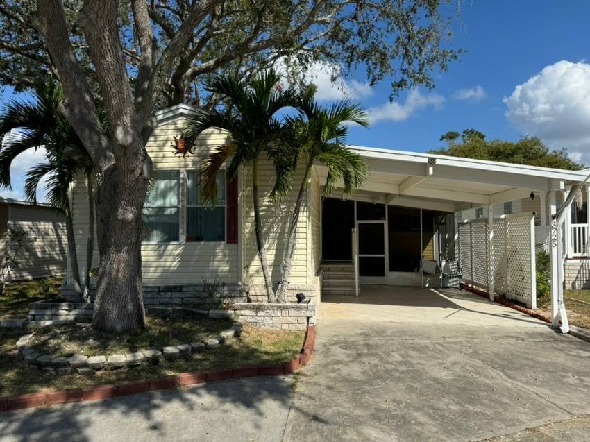 Tampa, FL Mobile Home for Sale located at 3725 Winward Lakes Dr. Winward Lakes