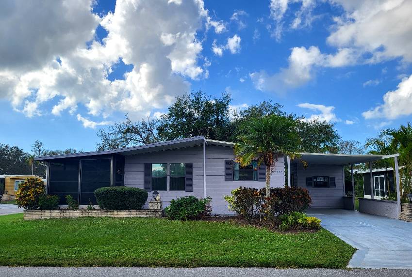 Sarasota, FL Mobile Home for Sale located at 5352 Ashford Pl Camelot Lakes Village