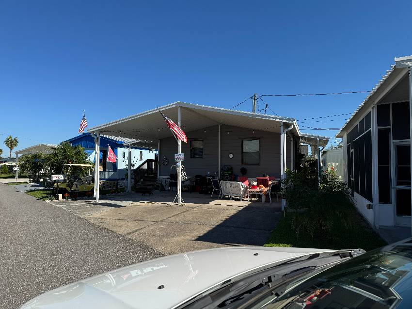 Lakeland, FL Mobile Home for Sale located at 414 Colbalt Ave Holiday Park