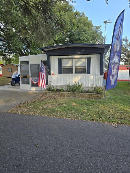 Zephyrhills, FL Mobile Home for Sale located at 5518 Jennie St Sixth Avenue Mobile Home Court