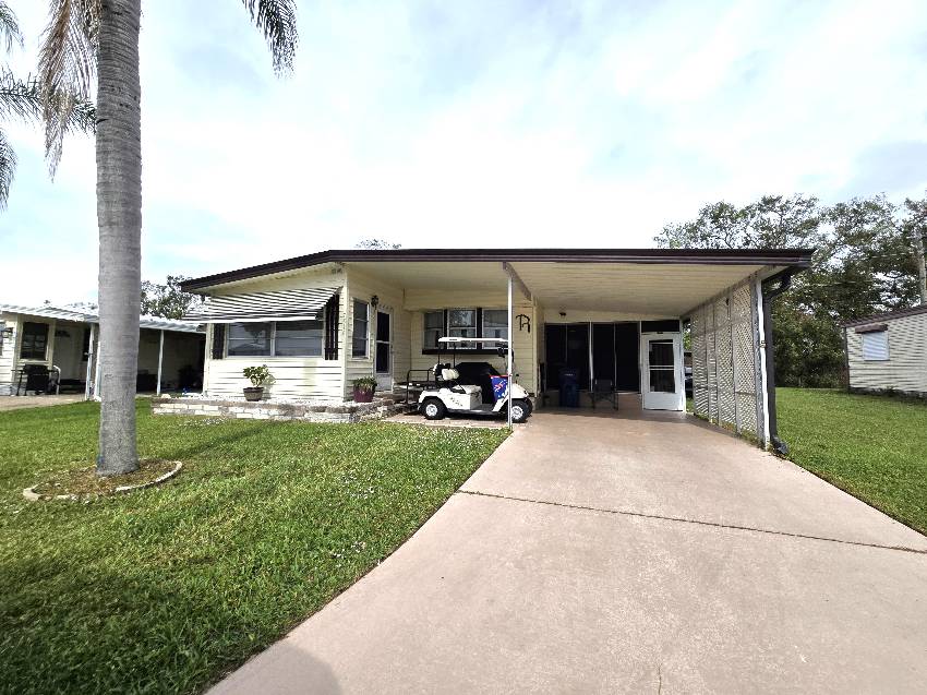 Ellenton, FL Mobile Home for Sale located at 7816 Buena Vista Dr N Colony Cove