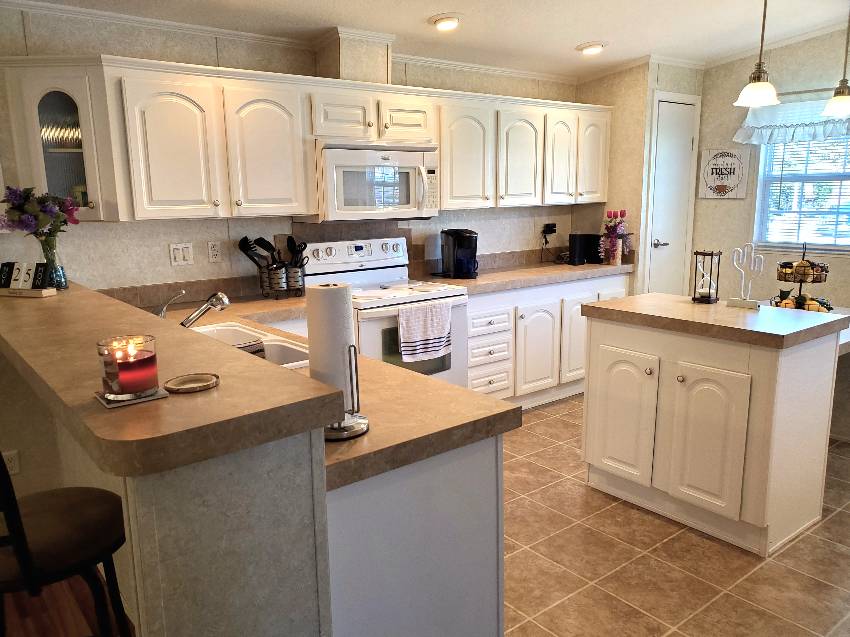 Homosassa, FL Mobile Home for Sale located at 10731 S Ardmore Dr Walden Woods South