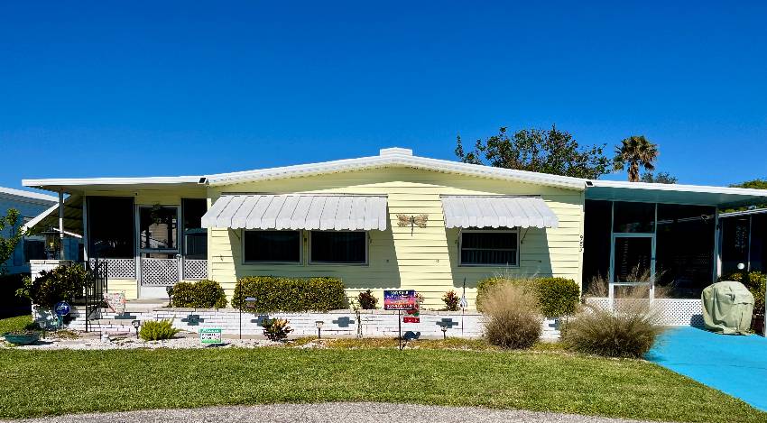 Venice, FL Mobile Home for Sale located at 985 Windemere Bay Indies