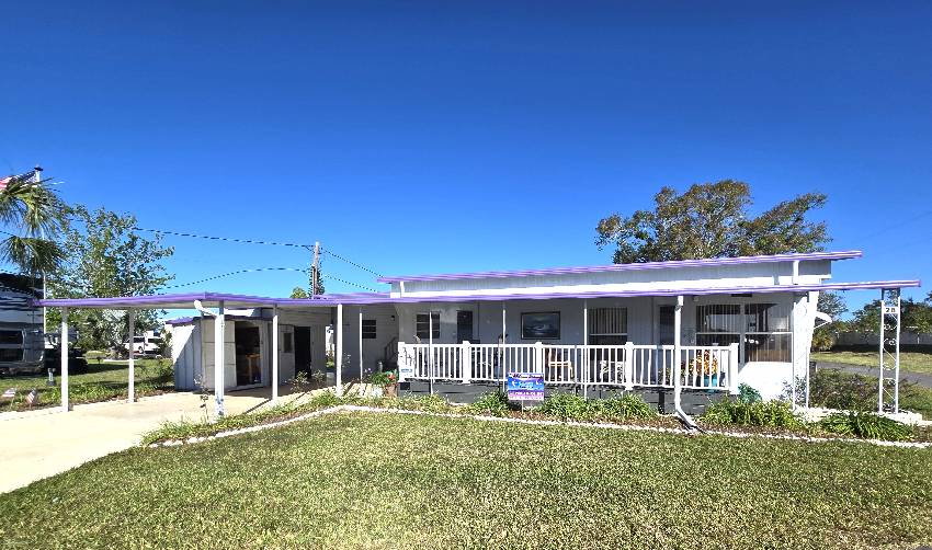 Palmetto, FL Mobile Home for Sale located at 28 East Lane Coach House