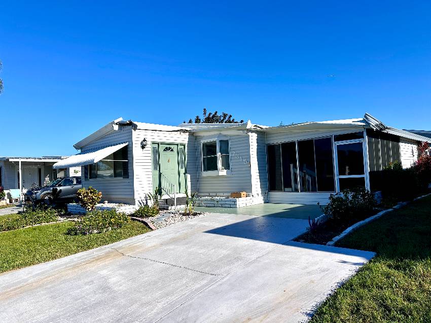 Ellenton, FL Mobile Home for Sale located at 7315 Edmonds Dr Colony Cove