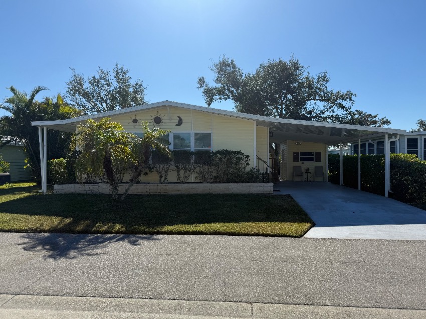 Sarasota, FL Mobile Home for Sale located at 6332 Lichfield Ln Camelot East Village