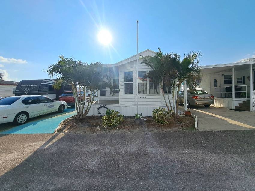 Largo, FL Mobile Home for Sale located at 11911 66th St. #621 Rainbow Village Largo