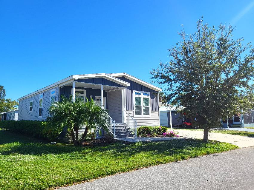 Sarasota, FL Mobile Home for Sale located at 5329 Ashford Place Camelot Lakes Village