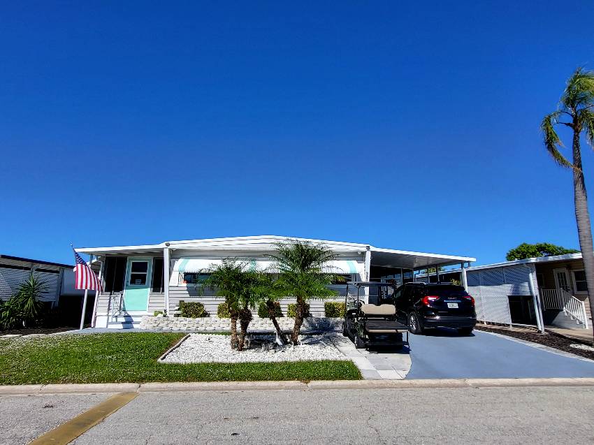 Sarasota, FL Mobile Home for Sale located at 2331 Lakeview Dr Park East Club