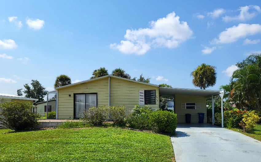 Sarasota, FL Mobile Home for Sale located at 5435 Sussex Lane Camelot Lakes Village