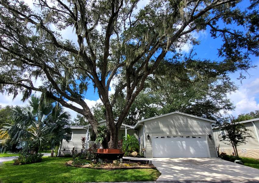 Sarasota, FL Mobile Home for Sale located at 5899 Camelot Dr S Camelot Lakes Village