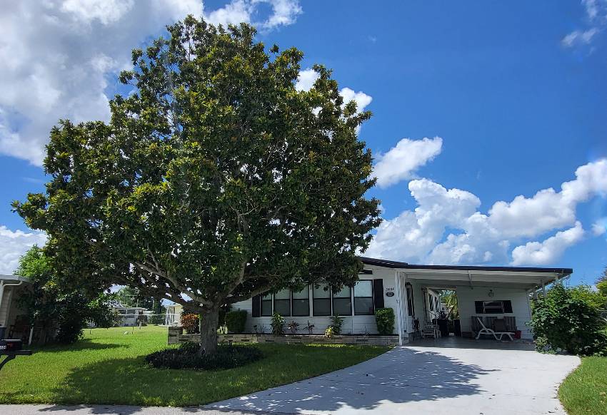 Sarasota, FL Mobile Home for Sale located at 5484 Stonehaven Ln Camelot Lakes Village