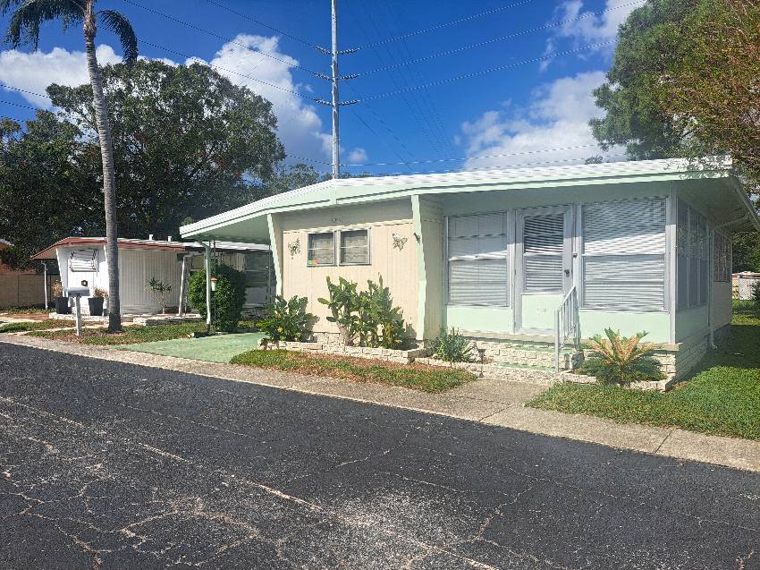 Dunedin, FL Mobile Home for Sale located at 800 Main St. #460 Golden Crest