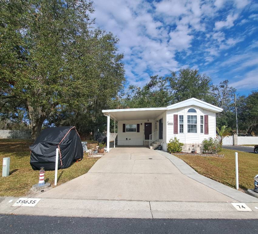 Zephyrhills, FL Mobile Home for Sale located at 39635 Hazeltine Ave Majestic Oaks