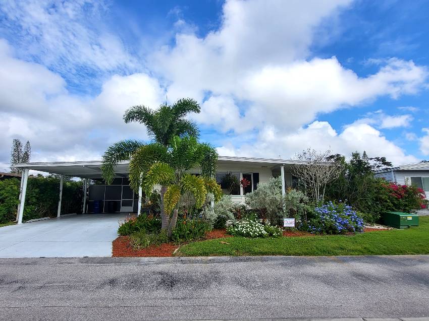 Sarasota, FL Mobile Home for Sale located at 5791 Danbury Lane Camelot Lakes Village