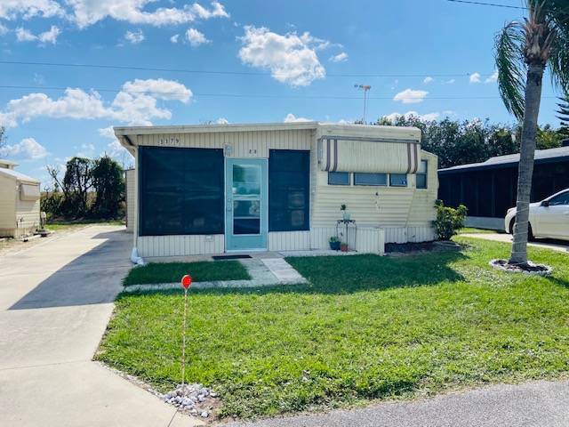 Avon Park, FL Mobile Home for Sale located at 3379 Andrew Cir. Reflections On Silver Lake