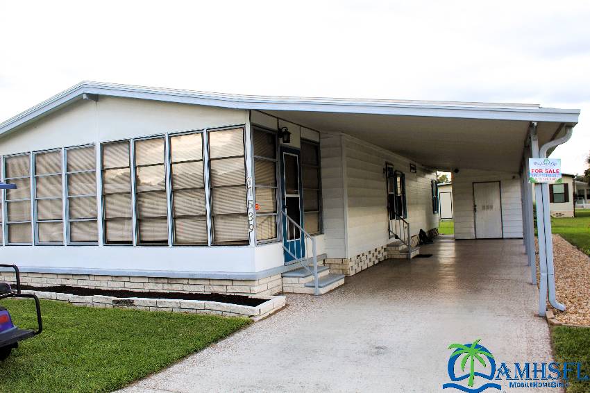 Zephyrhills, FL Mobile Home for Sale located at 37539 Oak Lake Dr Tropical Acre Estates