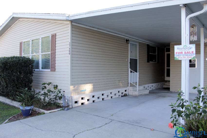 Zephyrhills, FL Mobile Home for Sale located at 37640 Bermuda Dr Tropical Acre Estates