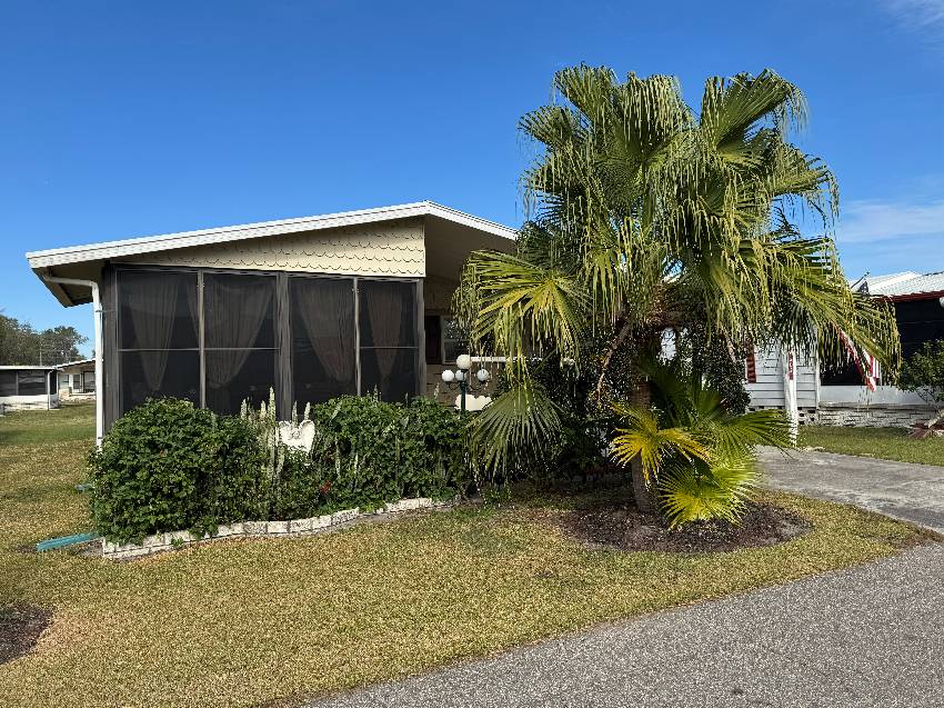 Zephyrhills, FL Mobile Home for Sale located at 37525 Caribbean Drive Tropical Acres