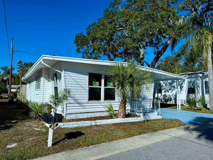 Dunedin, FL Mobile Home for Sale located at 1415 Main St Lot 133 Lake Haven