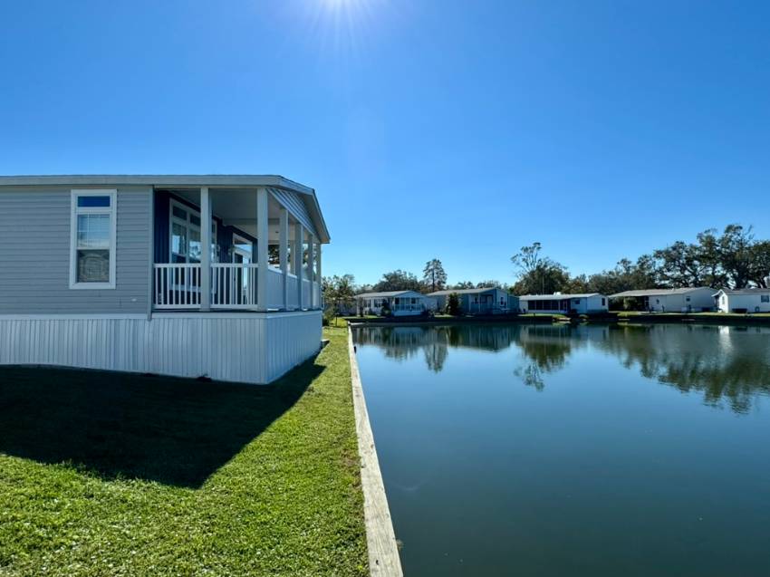 Tampa, FL Mobile Home for Sale located at 6215 Compass Ln Winward Lakes