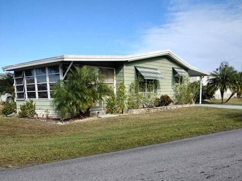 Mulberry, FL Mobile Home for Sale located at 427 Lake Superior Dr. Lake Point Village